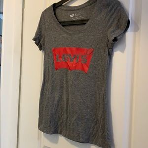 Levi’s heather grey and red tee